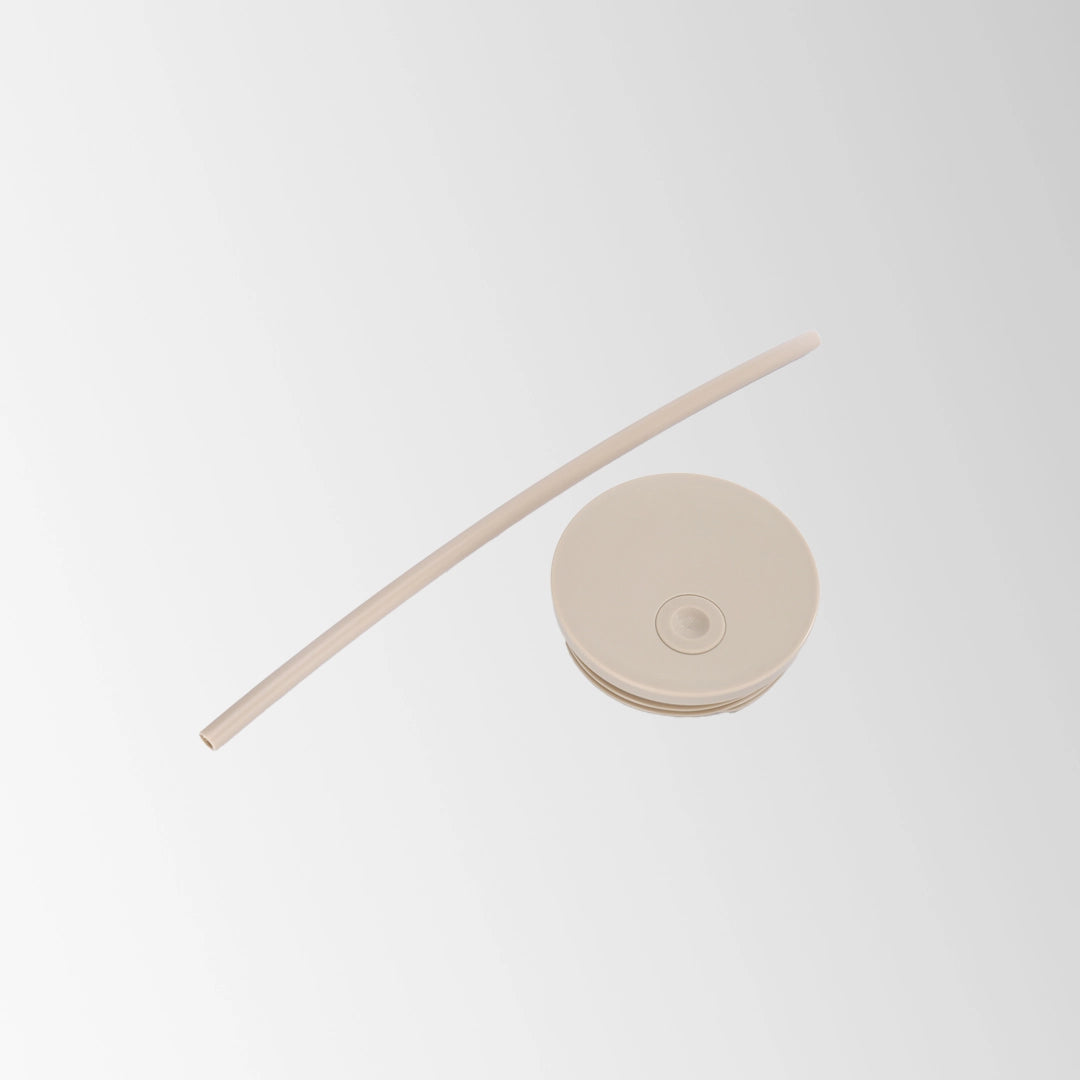 Tumbler lid and straw top view